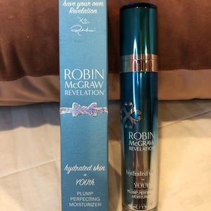 Robin McGraw Revelation: hydrating skin YOUth
